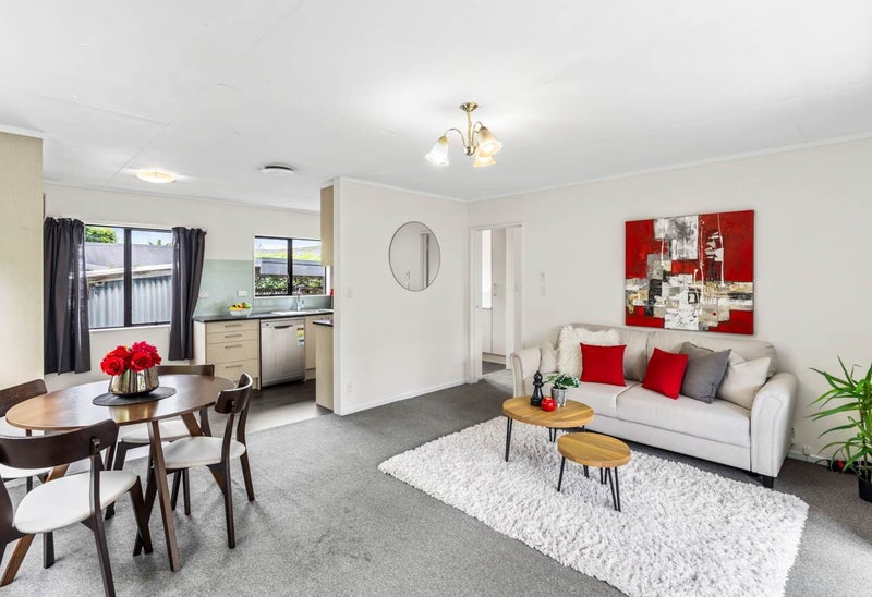 2/58 Riversdale Road, Avondale, Auckland - Carousel 1