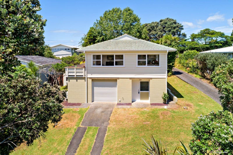 8 Hamilton Place, Glenfield, Auckland - Carousel 1