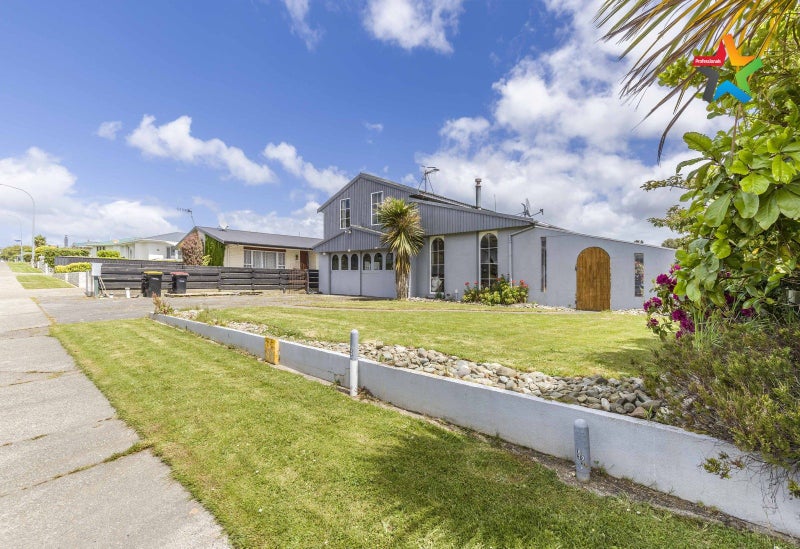 35 Ascot Terrace, Kingswell, Invercargill - Carousel 1