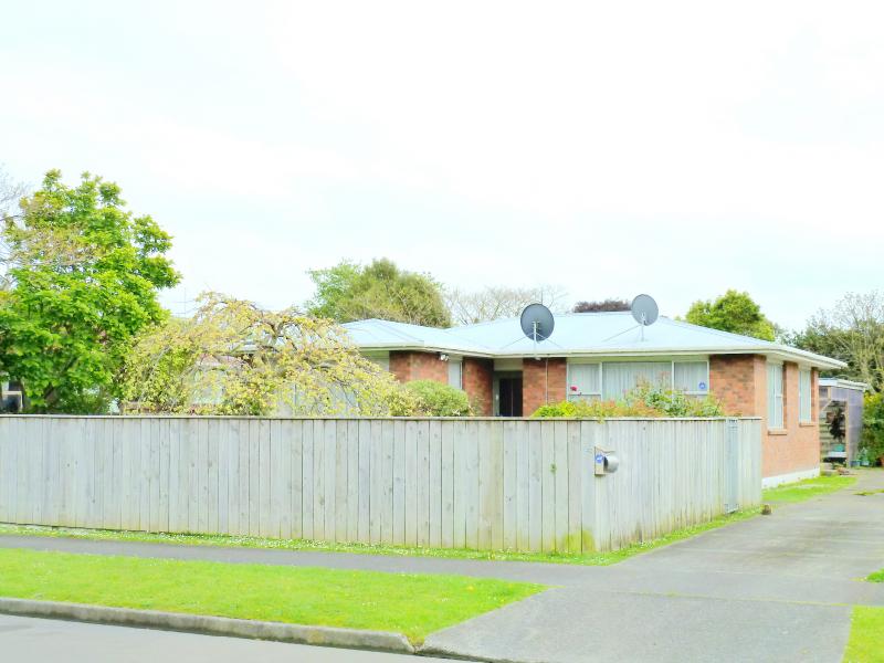 32 Kimberley Grove, Westbrook, Palmerston North - Carousel 1