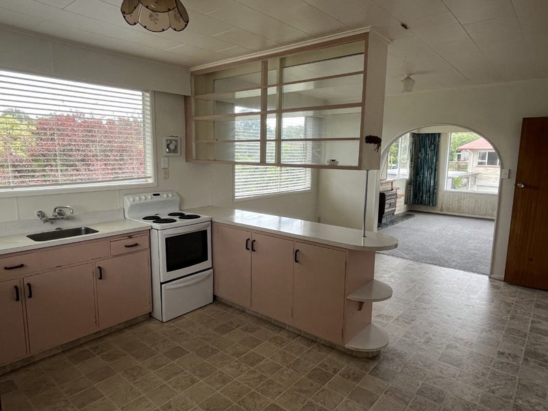 3 Kendal Place, Merrilands, New Plymouth - Carousel 2