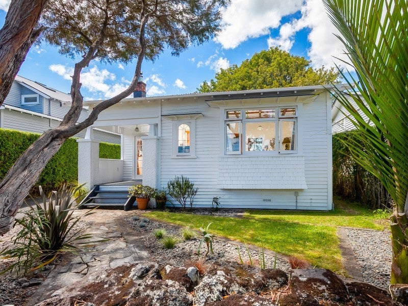3 Hawea Road, Point Chevalier, Auckland - Carousel 1