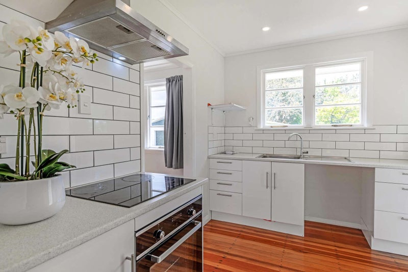 9 Hewitts Road, Linton, Palmerston North - Carousel 1