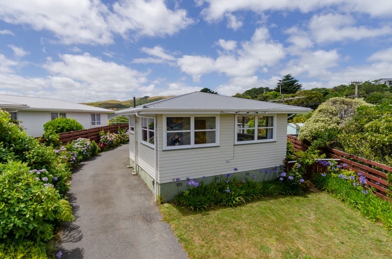 4 Pauline Way, Paparangi, Wellington - Carousel 2