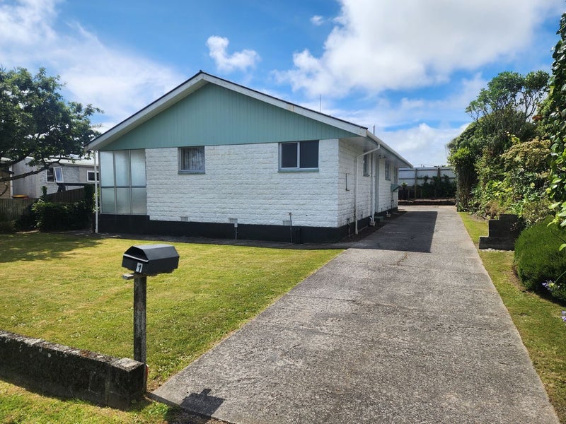 1 Hewlett Road, Karoro, Greymouth - Carousel 15