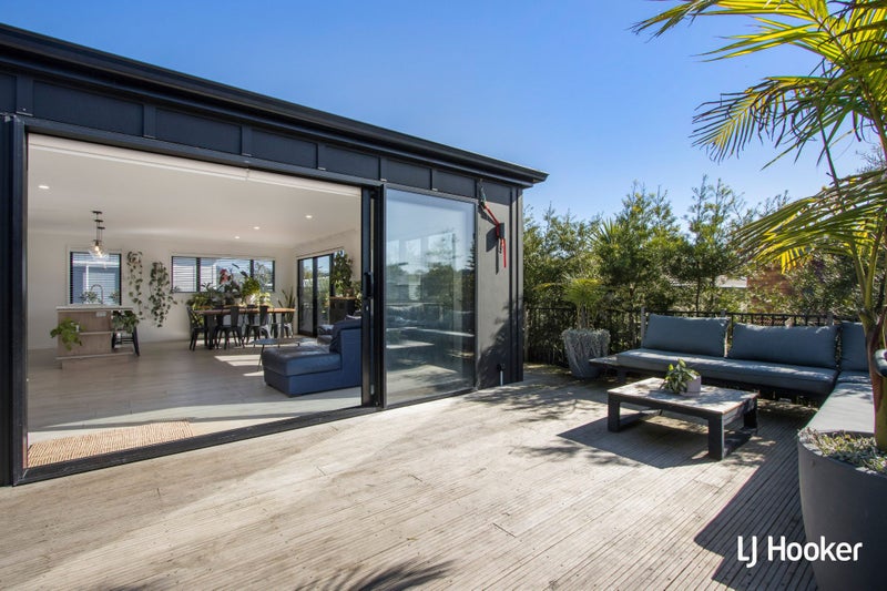 16 Moet Crescent, Waihi Beach, Waihi Beach - Carousel 1