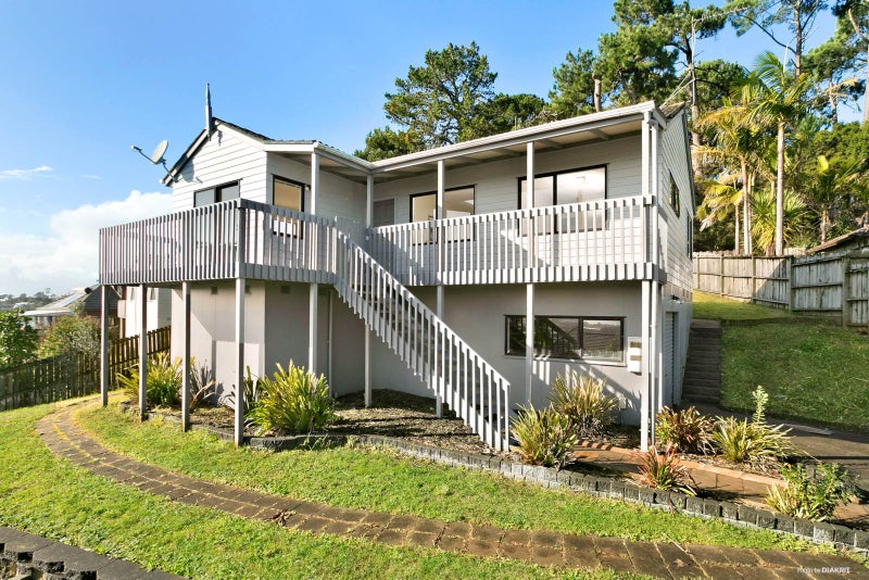 18 Grenadine Place, Unsworth Heights, Auckland - Carousel 1