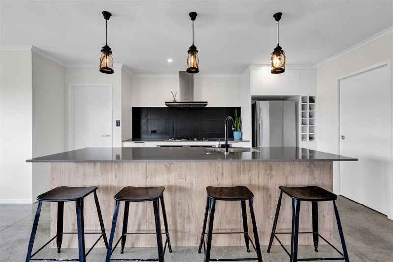 15 Frederick Place, Whalers Gate, New Plymouth - Carousel 1