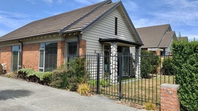 33 Henley Green, Northwood, Christchurch - Carousel 1