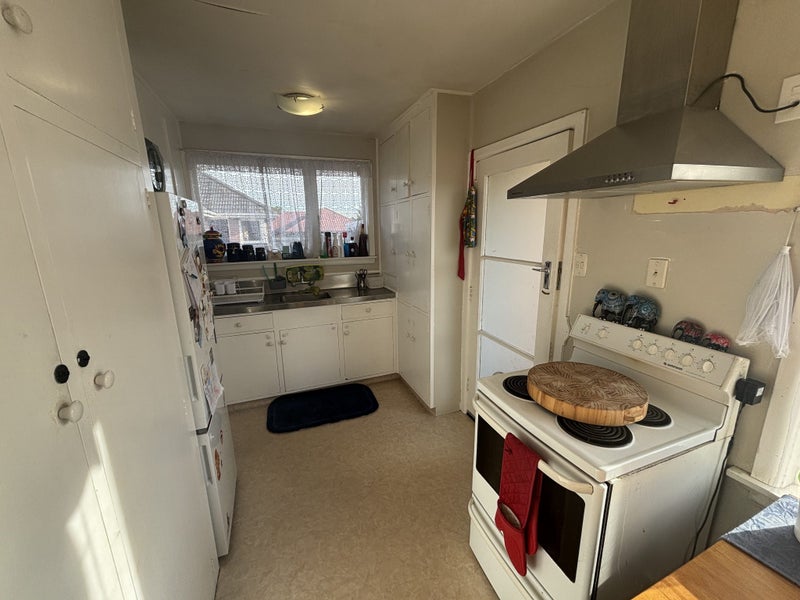2/10 Aorangi Road, Bryndwr, Christchurch - Carousel 2