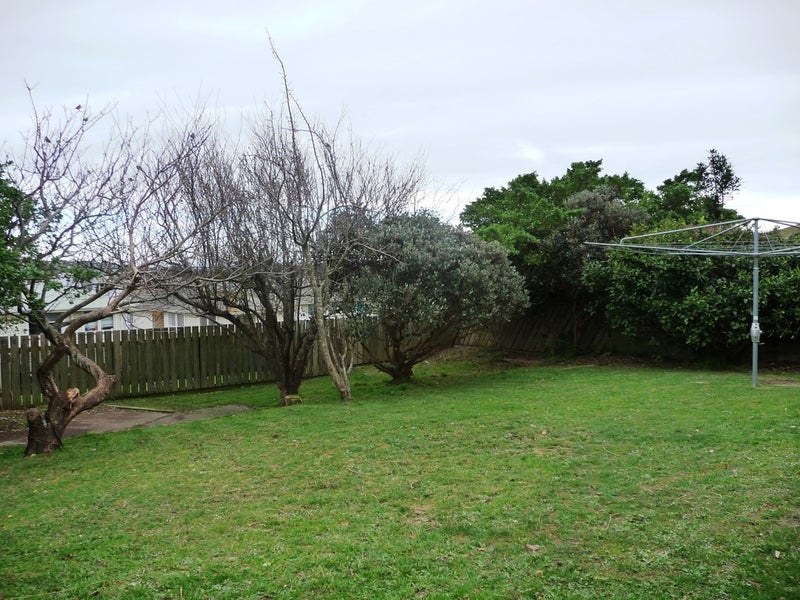 73 Arahura Crescent, Waitangirua, Porirua - Carousel 12