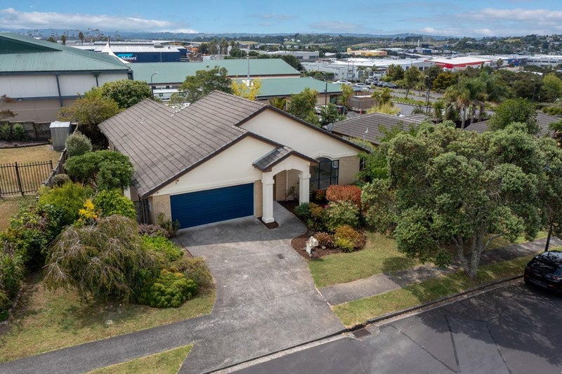6 Rush Creek Drive, Westgate, Auckland - Carousel 2