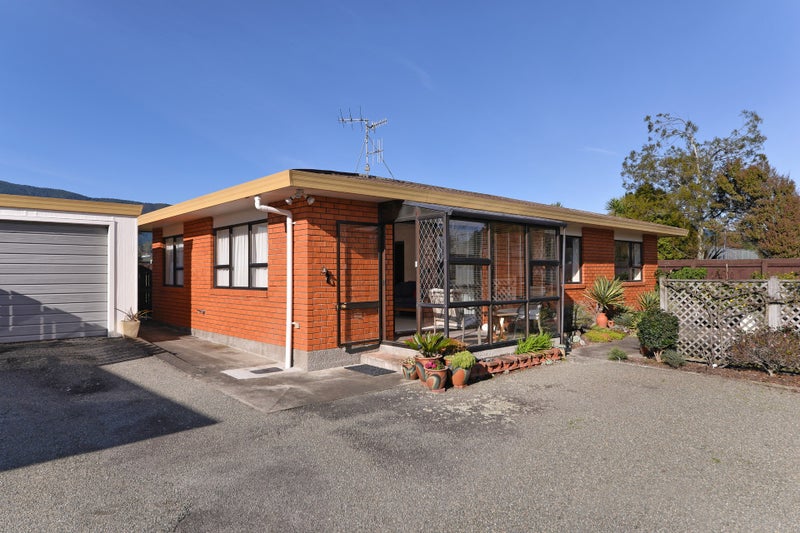 2/18 FERGUSSON ST, Stoke, NELSON - Carousel 1