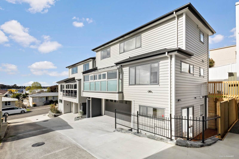 14B Woodall Place, Totara Vale, Auckland - Carousel 1