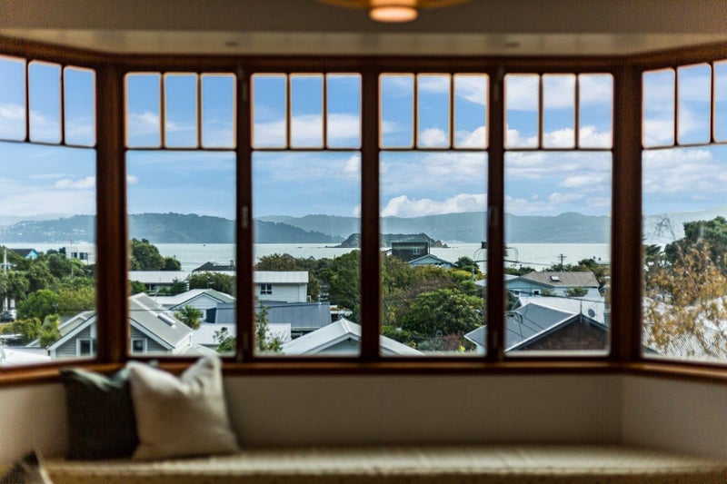 1/335 Muritai Road, Eastbourne, Lower Hutt - Carousel 1