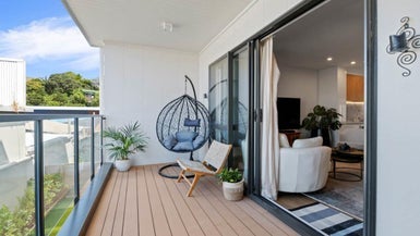 10 Mina Way, Browns Bay, Auckland - Carousel 1