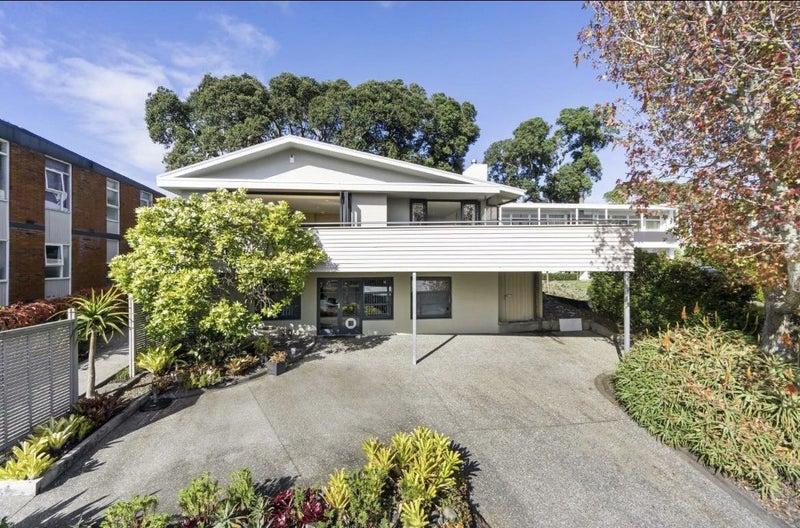 8 Saratoga Avenue, Herne Bay, Auckland - Carousel 1