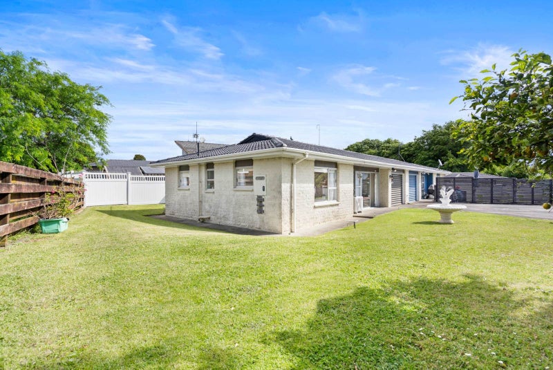 1/6 Hemsway Place, Sunnyhills, Auckland - Carousel 1