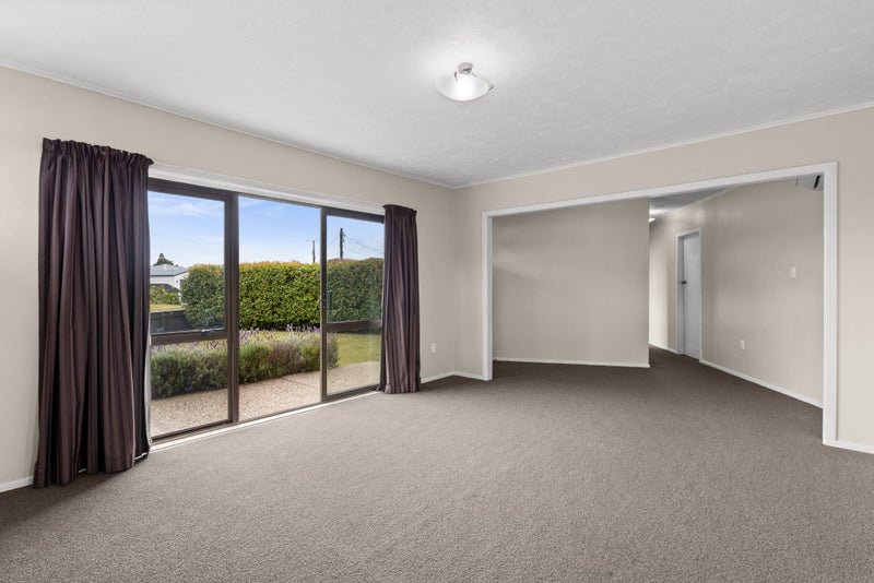 5 Warwick Crescent, Taradale, Napier - Carousel 2