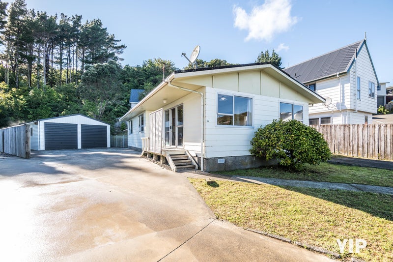 68 Colchester Crescent, Newlands, Wellington - Carousel 1