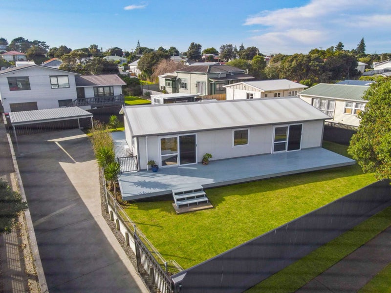 10 Karaka Street, Castlecliff, Whanganui - Carousel 1