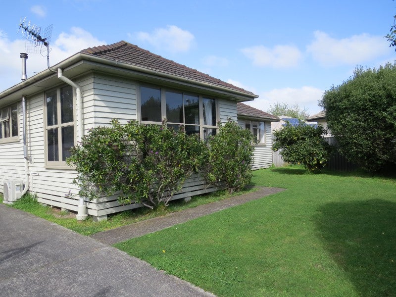 8 Ayr Place, Hokowhitu, Palmerston North - Carousel 2