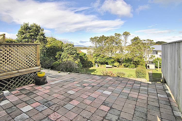 33 Cotswold Crescent, Newlands, Wellington - Carousel 2