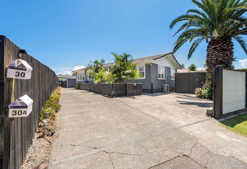 30 Convair Crescent, Mangere, Auckland - Carousel 1