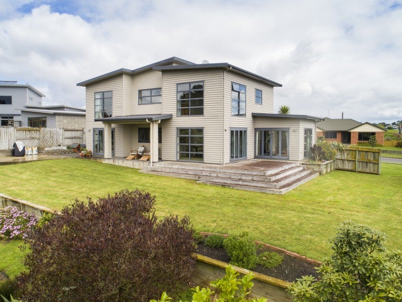 76 Cashmere Drive, Fitzherbert, Palmerston North - Carousel 2