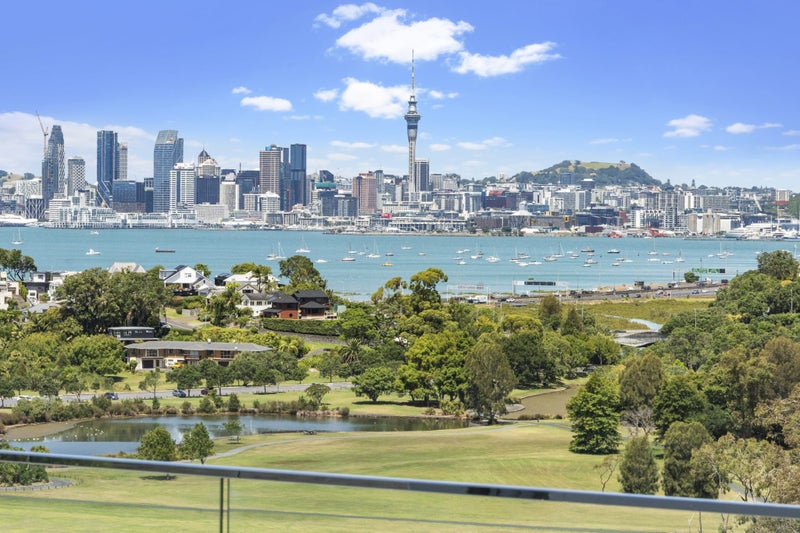 14D Howard Road, Northcote, Auckland - Carousel 1