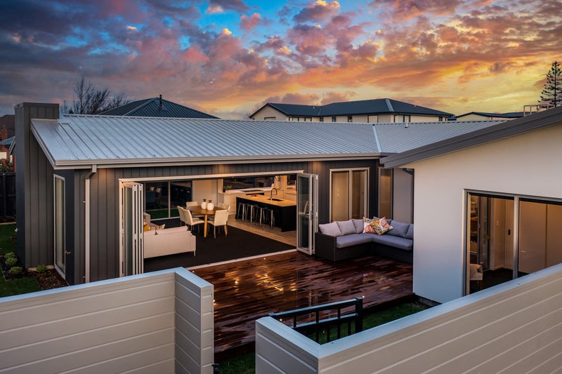 9 Picadilly Avenue, Casebrook, Christchurch - Carousel 1