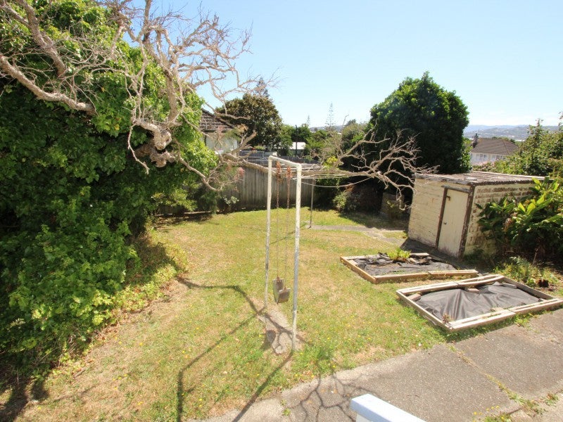 2 Muturangi Grove, Elsdon, Porirua - Carousel 23