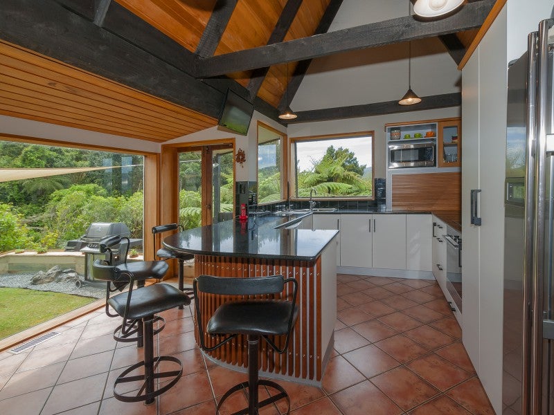 8 Euclid Grove, Kelson, Lower Hutt - Carousel 1