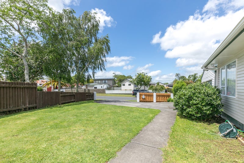 14 Highland Drive, Pukete, Hamilton - Carousel 2