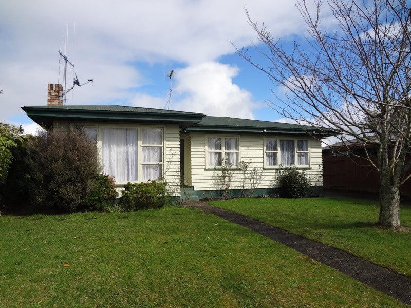 5 Paulette Place, Queenwood, Hamilton - Carousel 1