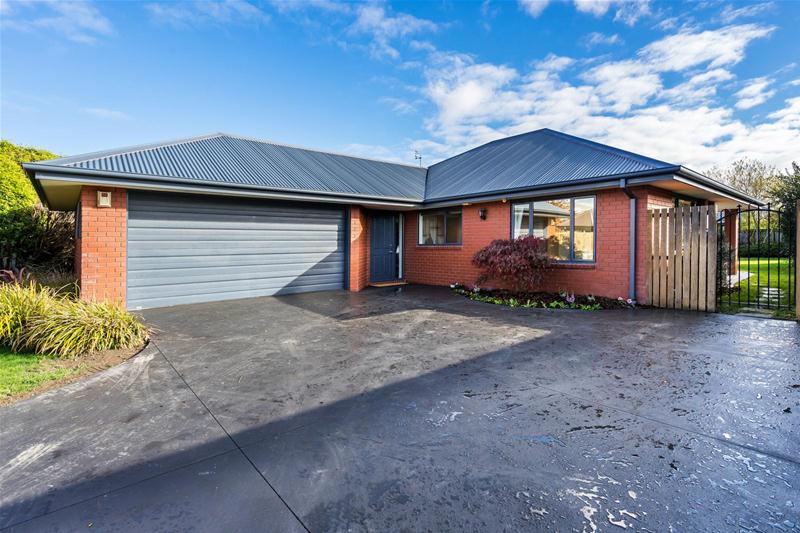 16 Bayliss Close, Northwood, Christchurch - Carousel 14