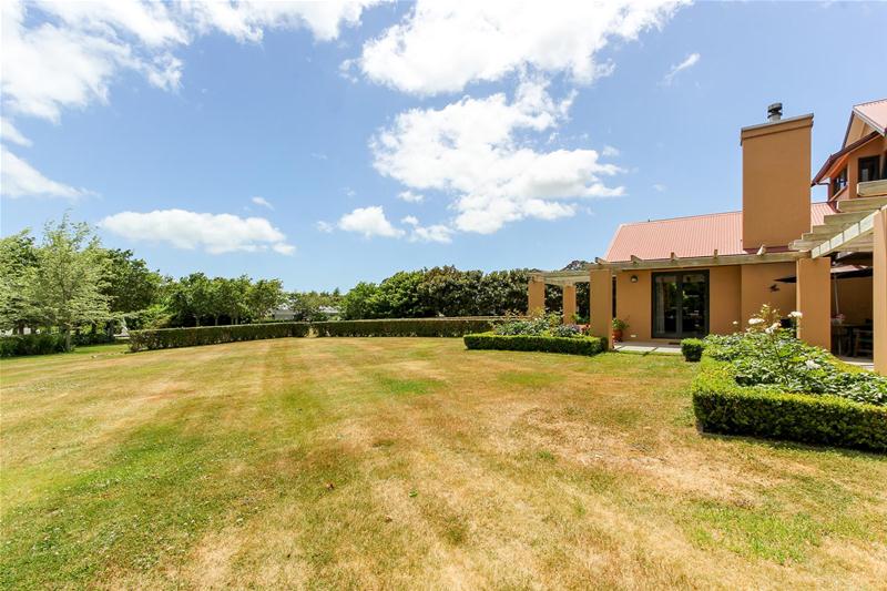 43 Shelter Grove, Frankleigh Park, New Plymouth - Carousel 15