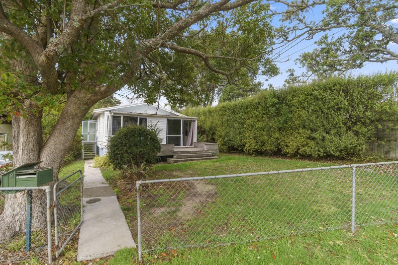 1 Gazelle Avenue, Beach Haven, Auckland - Carousel 2