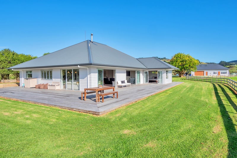 986 South Head Road, Helensville - Carousel 2