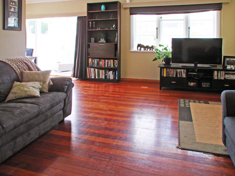 2/11 Naenae Road, Naenae, Lower Hutt - Carousel 2