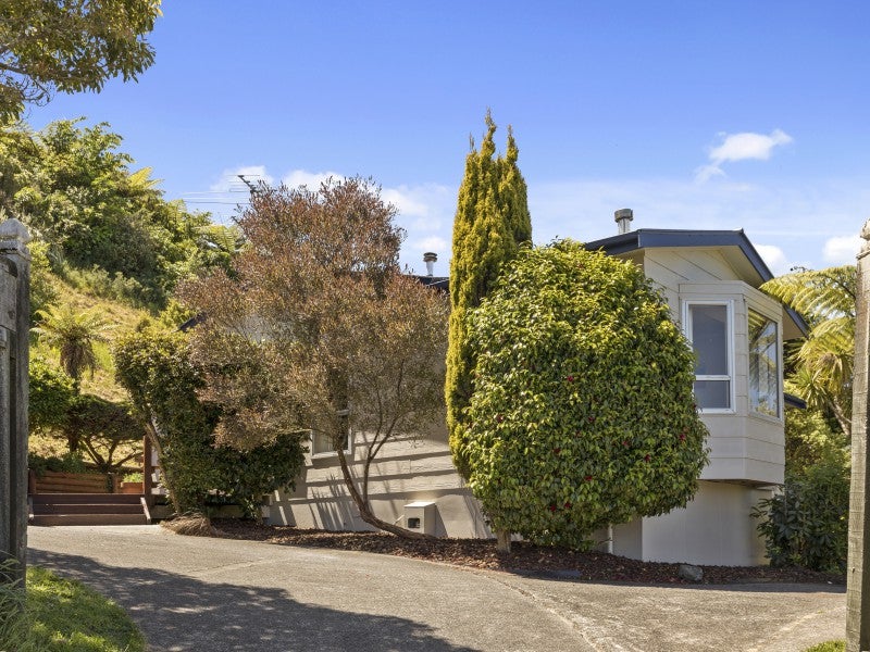 6 Kaitangata Crescent, Kelson, Lower Hutt - Carousel 2