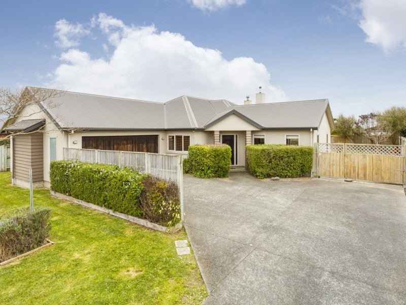 5 Sorrento Place, Kelvin Grove, Palmerston North - Carousel 1