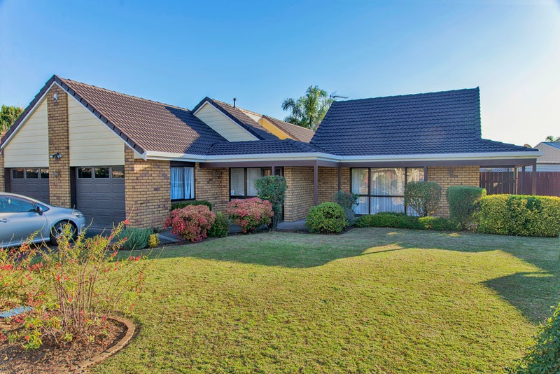 12 Foxbridge Lane, Conifer Grove, Takanini - Carousel 1
