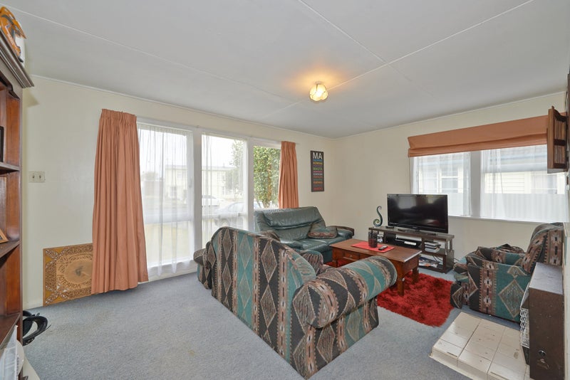 12 Exeter Crescent, Takaro, Palmerston North - Carousel 2