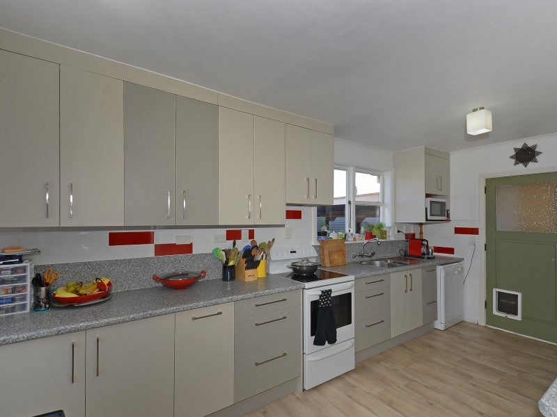 23 Argyle Grove, Trentham, Upper Hutt - Carousel 2