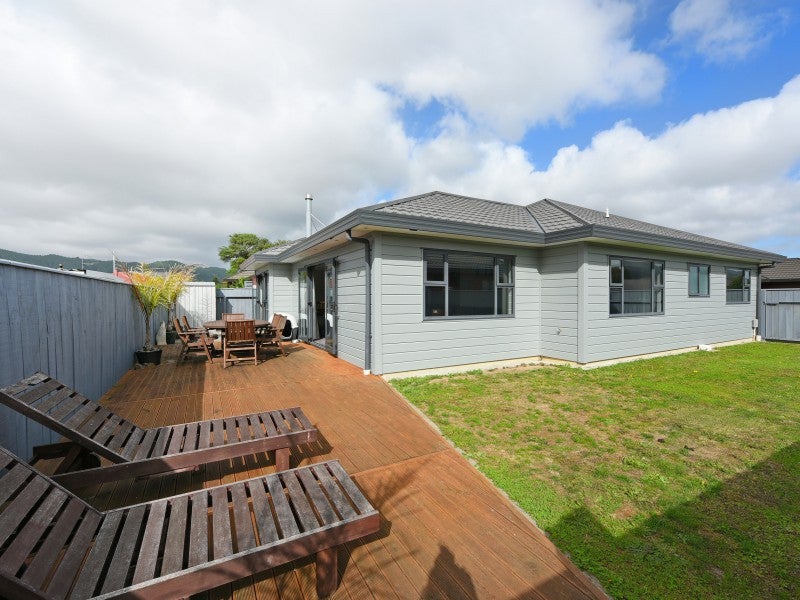 9 Louis Street, Trentham, Upper Hutt - Carousel 1