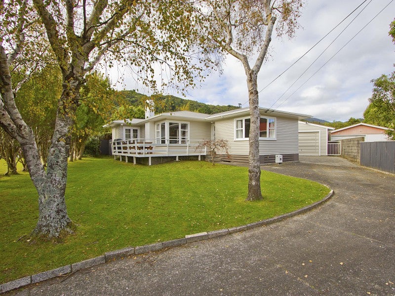87 Peel Place, Wainuiomata, Lower Hutt - Carousel 1