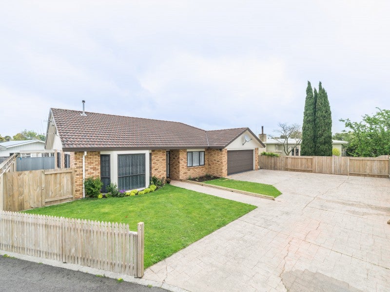6 McKenzie Court, Terrace End, Palmerston North - Carousel 1