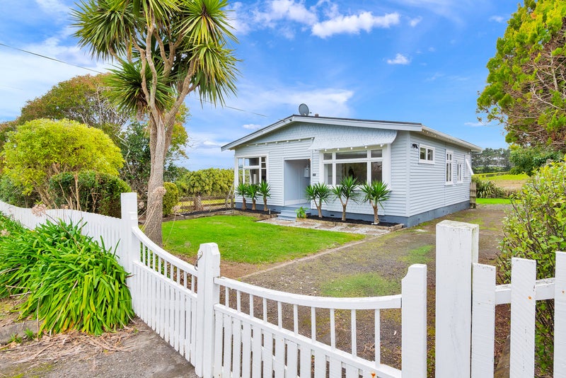 11 Beach Road, Waiuku - Carousel 1