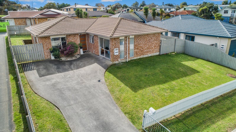 3 Eloise Place, Clendon Park, Auckland - Carousel 1